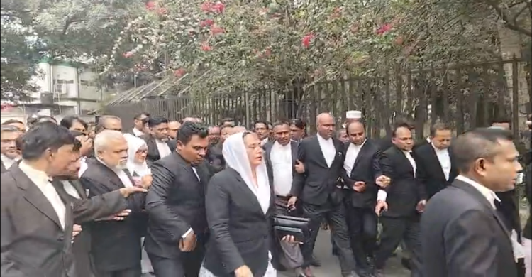 নিজ কার্যালয়ে বসলেন নবনিযুক্ত চিফ প্রসিকিউটর আমিনুল ইসলাম