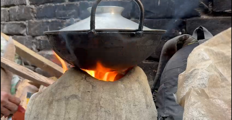 রাজধানীতে গ্যাসের তীব্র সংকট, এলপিজির দামে নাভিশ্বাস