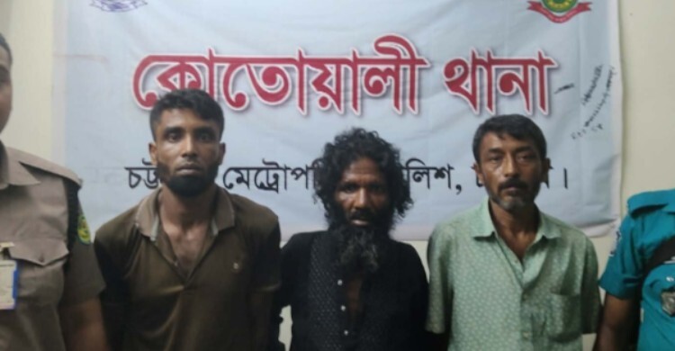 চট্টগ্রামের নিউমার্কেট এলাকায় সন্দেহজনক ঘোরাফেরা, গ্রেফতার ৩
