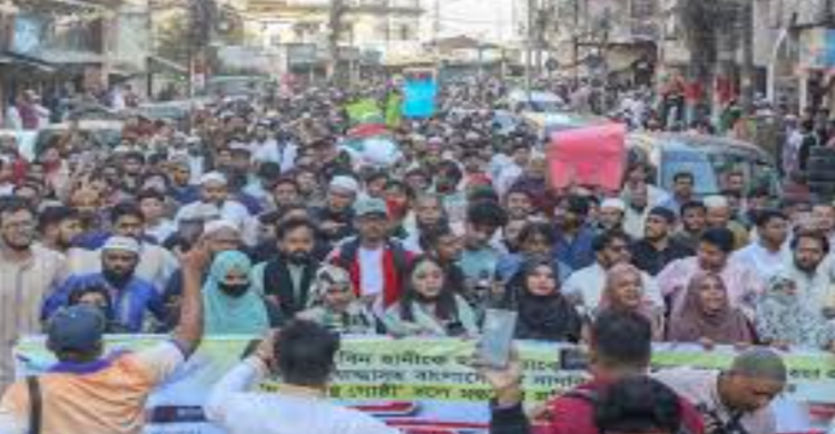 বিক্ষোভ মিছিল নিয়ে জানাজায় হাদি ভক্তরা