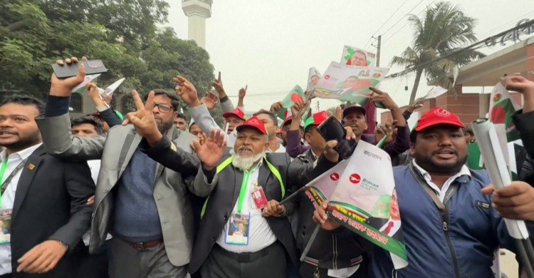 তারেক রহমান এলেন, নেতাকর্মীদের আবেগে ভাসালেন