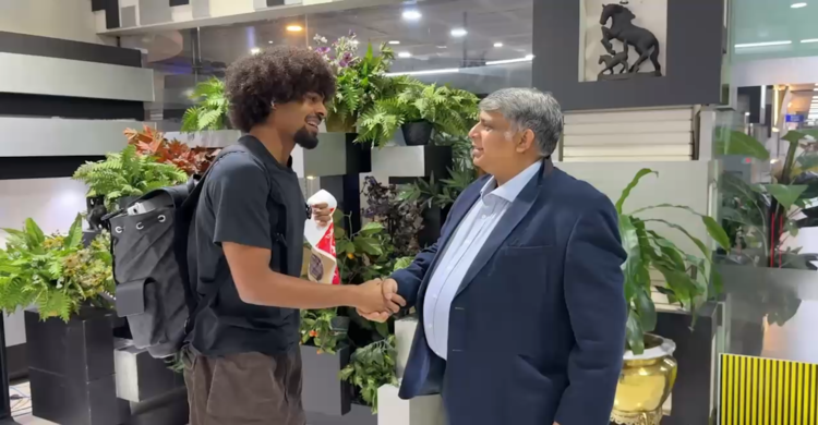 ভারত, নেপালের সাথে খেলতে দেশে হাজির হামজা চৌধুরী