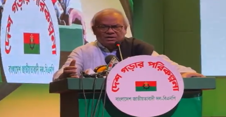 কথা বলছেন বিএনপির সিনিয়র যুগ্ম মহাসচিব রুহুল কবির রিজভী