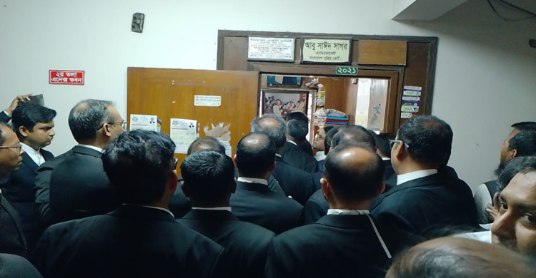 সুপ্রিম কোর্টে হট্টগোল!