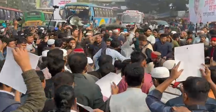 হাদী হত্যার বিচারের দাবিতে স্লোগানে স্লোগানে উত্তাল শাহবাগ