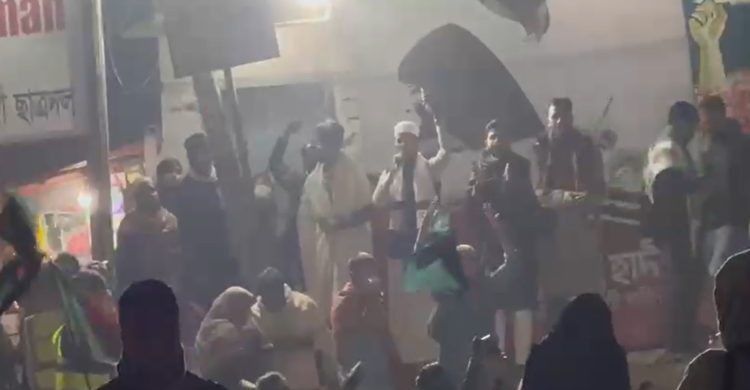 দিল্লী না ঢাকা, ঢাকা ঢাকা - স্লোগানে স্লোগানে উত্তাল শাহবাগ