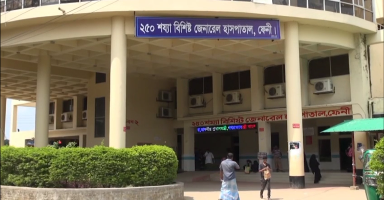 ফেনীতে দাঁড়িয়ে থাকা পিকআপে বাসের ধাক্কায় দুই ভাই নিহত