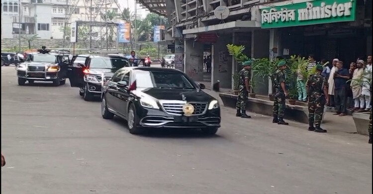 জাইমা রহমানকে নিয়ে জাতীয় স্টেডিয়ামে প্রধানমন্ত্রী তারেক রহমান
