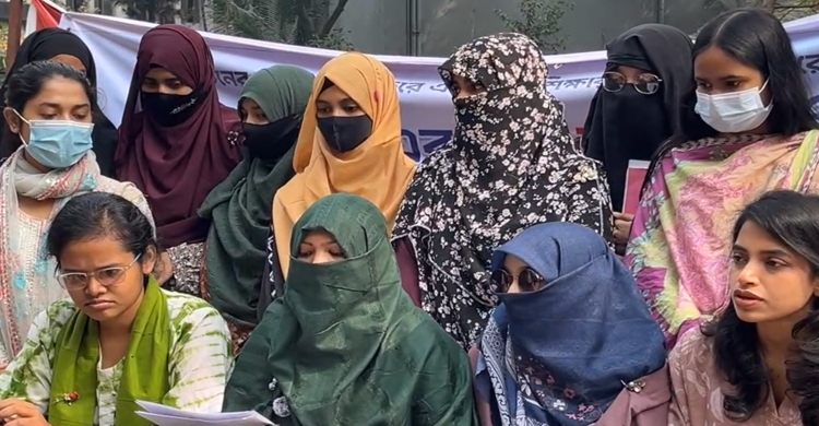 ইডেন কলেজ শিক্ষার্থীদের সংবাদ সম্মেলন