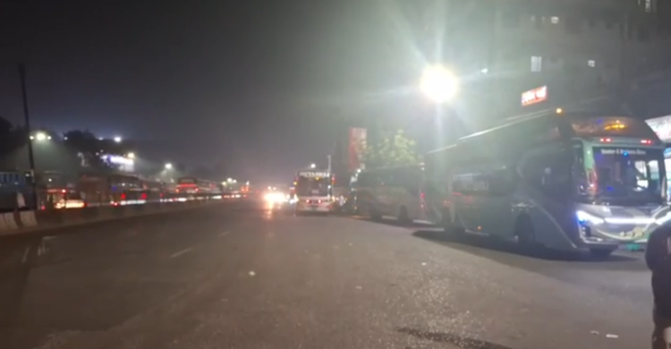 আওয়ামী লীগের লক ডাউনের ঘোষণার পরেও গাবতলীতে যান চলাচল স্বাভাবিক