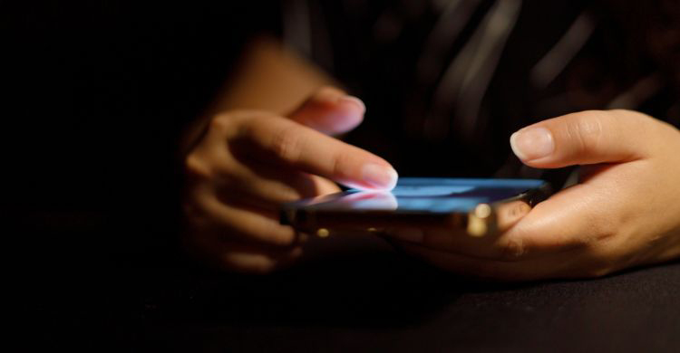 অনলাইনে ভিডিও স্ক্রলিং আপনার একঘেয়েমি বাড়িয়ে দেয়, বলছে গবেষণা