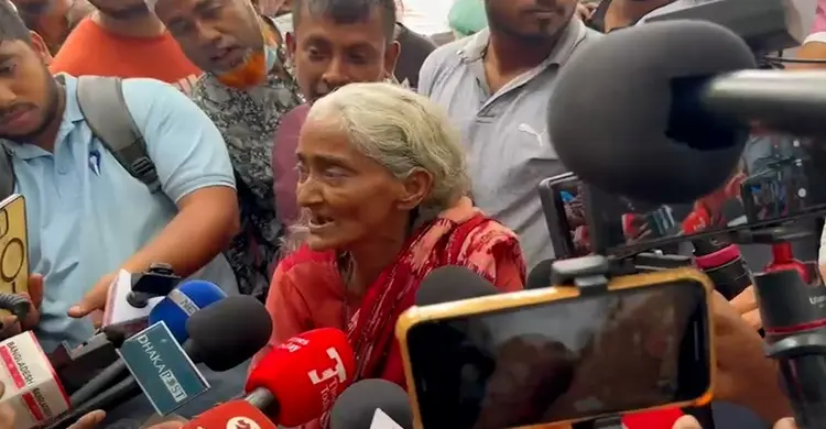 উচ্ছেদ অভিযানে দোকান না ভাঙায় খুশি বৃদ্ধা