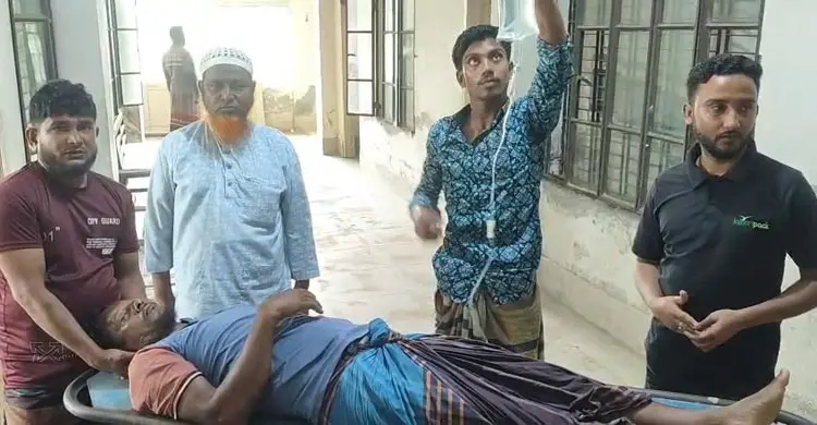 সাগরে জলদস্যুদের হামলায় ১২ জেলে আহত, লাখ লাখ টাকার মালামাল লুট