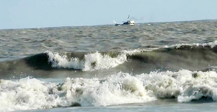 5 bodies recovered after trawlers capsize in Bay
