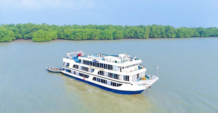 সমুদ্রে গোসলে নেমে বাবা-মার সামনে ডুবে গেলো মাহিত