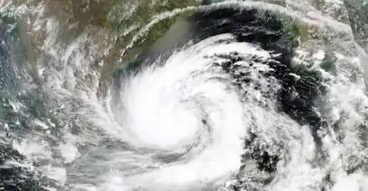 সাগরে সুস্পষ্ট লঘুচাপ, বন্দরে ৩ নম্বর সতর্ক সংকেত