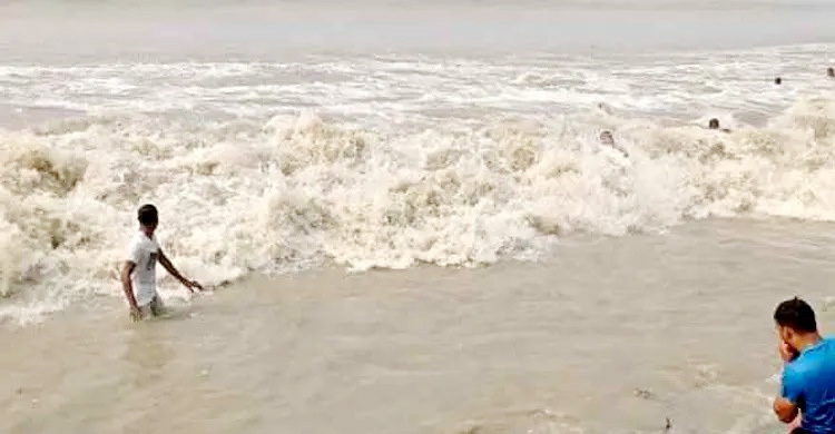 নিম্নচাপটি গভীর নিম্নচাপে পরিণত, সাগর উত্তাল