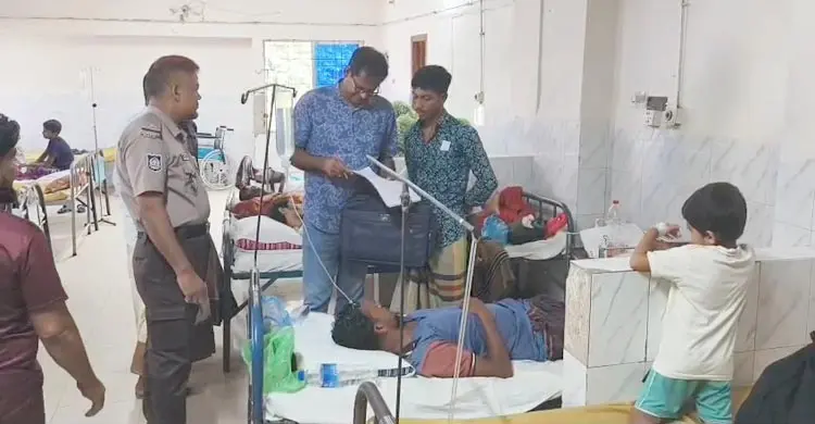 সাগরে জলদস্যুদের হামলায় ১২ জেলে আহত, লাখ লাখ টাকার মালামাল লুট