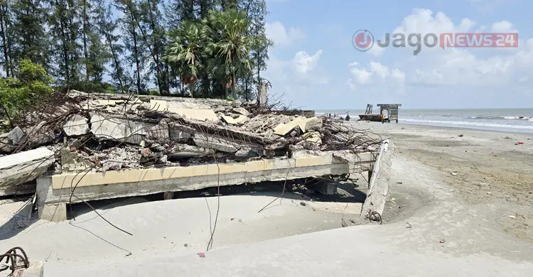 জোয়ার এলেই নৈসর্গিক সৈকত হয়ে ওঠে মৃত্যুফাঁদ