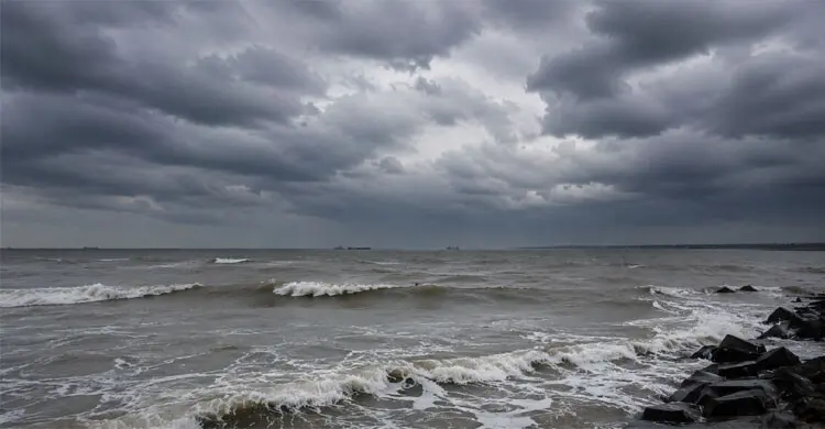 ১০ অঞ্চলে ৬০ কিলোমিটার বেগে ঝোড়ো হাওয়ার আভাস