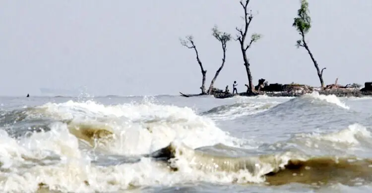 সাগর উত্তাল, সব সমুদ্রবন্দরে ৩ নম্বর সতর্ক সংকেত