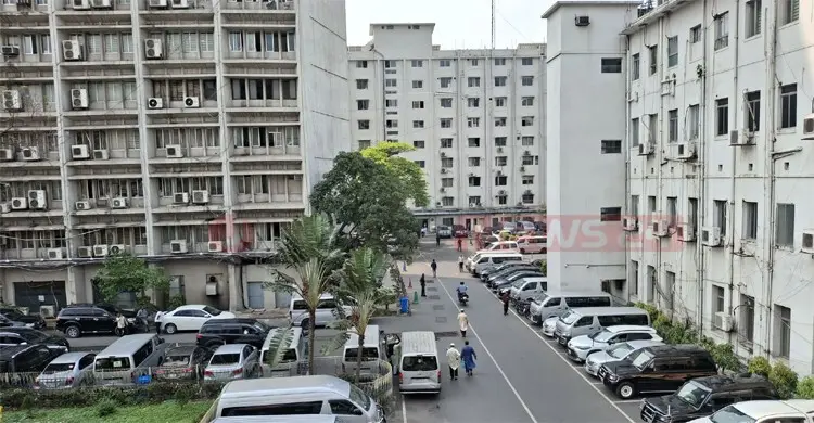 অফিসে এসে ৪০ মিনিট উপস্থিতির নিয়ম মানছেন না অনেক কর্মকর্তা   