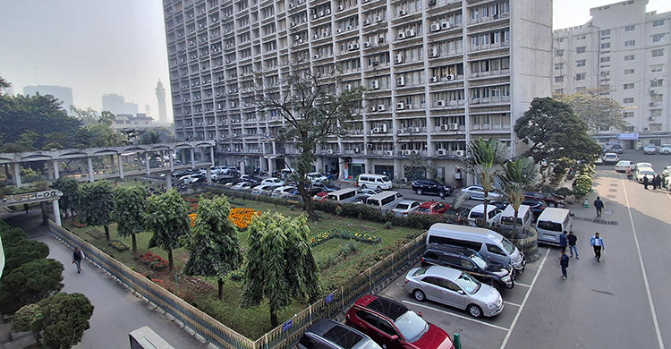 নতুন বছরের প্রথম দিন, যেমন চলছে সচিবালয়