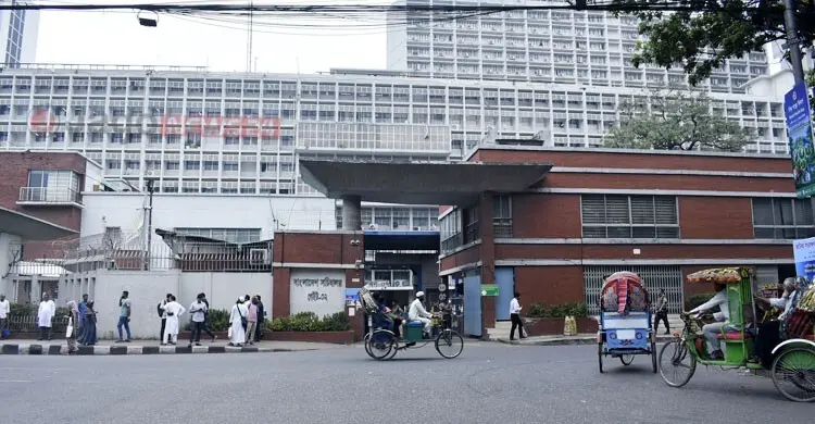 চুক্তিতে নিয়োগের সেই পুরোনো ধারায়ই কি প্রশাসন?