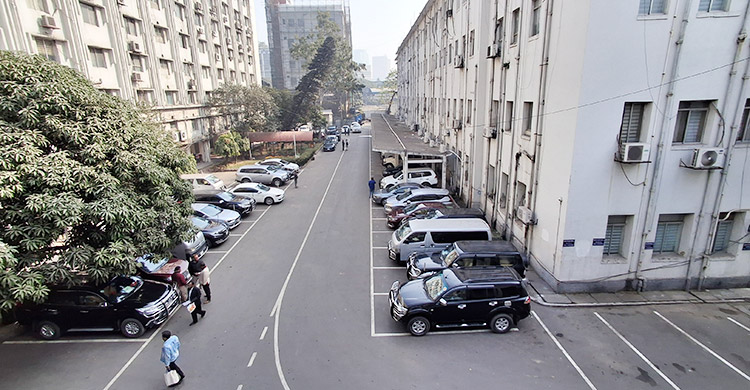 নতুন বছরের প্রথম দিন, যেমন চলছে সচিবালয়