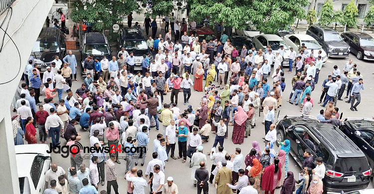 Secretariat staff continue protests demanding repeal of ordinance