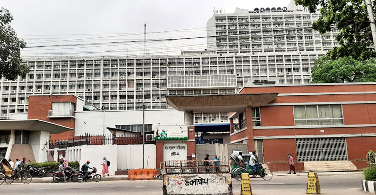 নিয়োগ পেয়েও যোগ দিতে পারছেন না সচিবরা