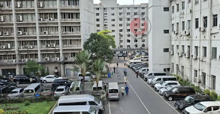 মাঠ প্রশাসনের কর্মকর্তাদের বিতর্কিত কর্মকাণ্ডে শুরুতেই বিব্রত সরকার