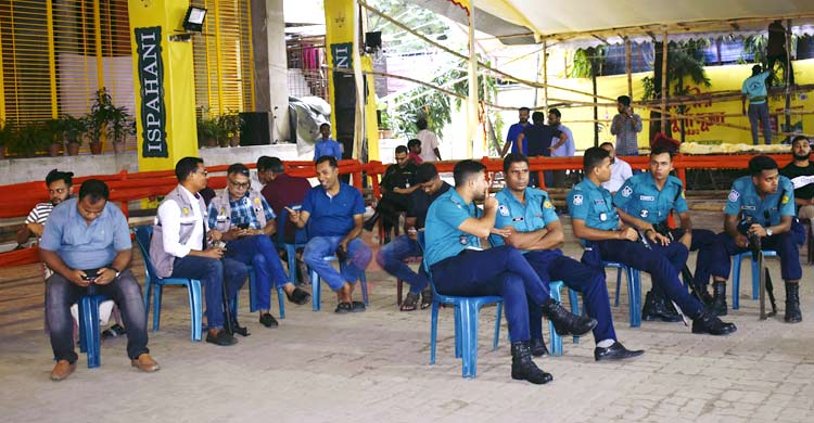 সেজেছে মণ্ডপ, ষষ্ঠীতে শুরু দুর্গোৎসব