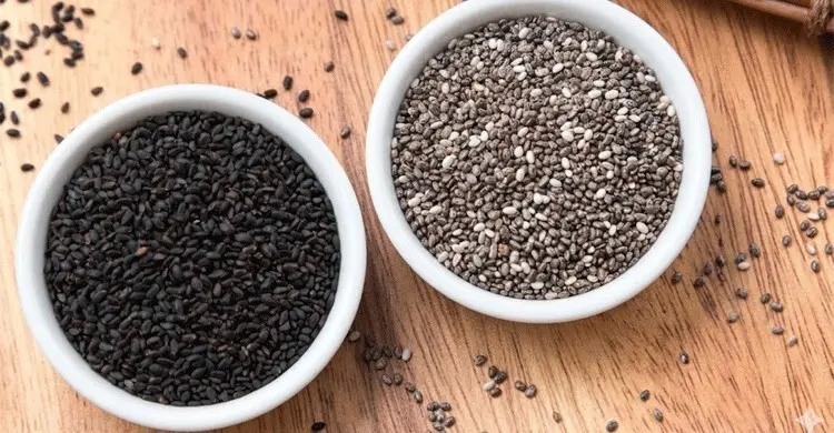 চিয়া নাকি তুলসি, গরমে শরীর ঠান্ডা রাখতে কোন বীজ খাবেন?