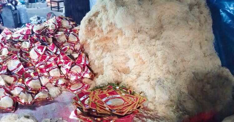 ঝালকাঠিতে নোংরা পরিবেশে সেমাই তৈরির মহোৎসব