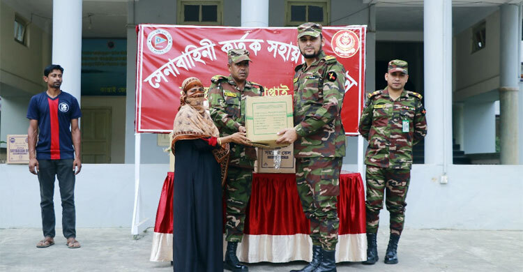 দুস্থদের মাঝে কাপ্তাই সেনা জোনের ঈদ উপহার