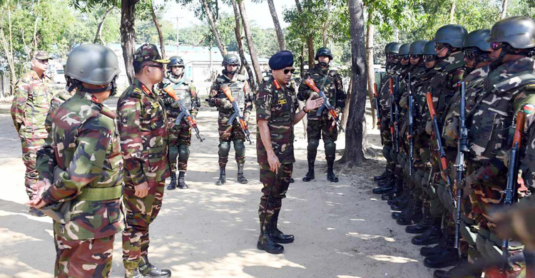 কক্সবাজারে সেনাবাহিনীর কার্যক্রম পরিদর্শন করলেন সেনাপ্রধান
