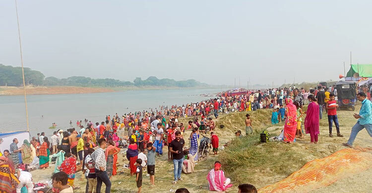 কিশোরগঞ্জে অষ্টমী স্নানে পূণ্যার্থীর ঢল