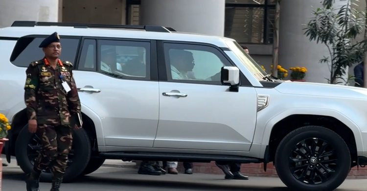 ব্যস্ত কর্মদিবস শেষে সচিবালয় ছাড়লেন প্রধানমন্ত্রী তারেক রহমান