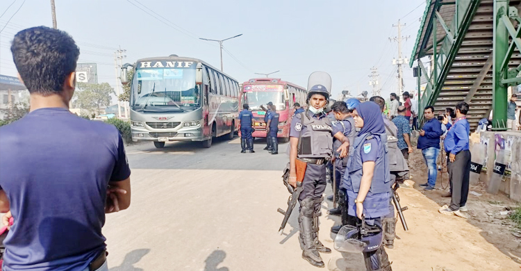 পথে পথে পরিবহন থামিয়ে তল্লাশি, সন্দেহভাজনদের জিজ্ঞাসাবাদ