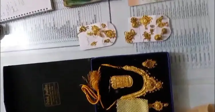 ৯৯৯-এ ফোন, খড়ের গাদা থেকে উদ্ধার বিপুল টাকা ও সোনা