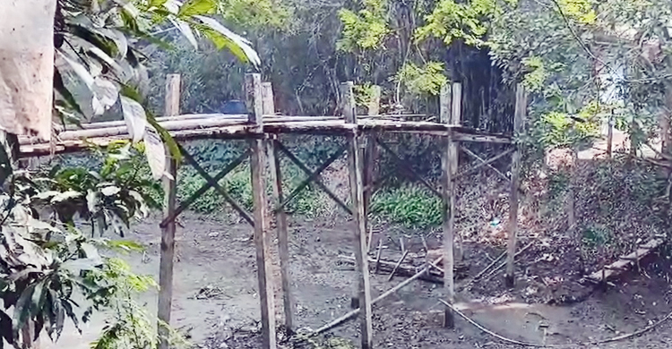 ভোটকেন্দ্রে যাওয়ার সাঁকো ভেঙে দিলো দুর্বৃত্তরা