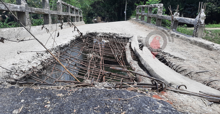 সেতু যেন মরণফাঁদ