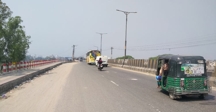 টোল আদায় বন্ধ হলেও কমেনি ভাড়া