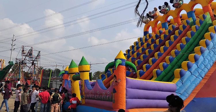 শহীদ ফারহান ফাইয়াজ সেতুতে বিনোদন প্রেমীদের ভিড়