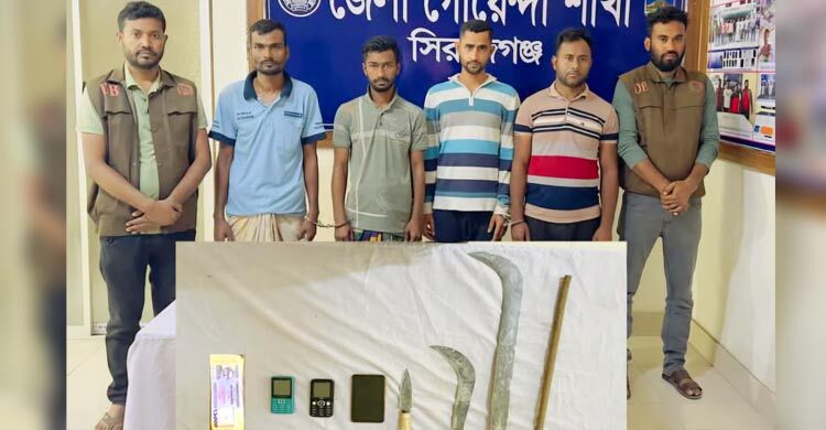 মাইক্রোবাস থামিয়ে ডাকাতির ঘটনায় গ্রেফতার ৪