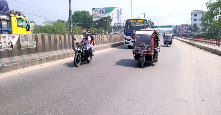টোল আদায় বন্ধ হলেও কমেনি ভাড়া