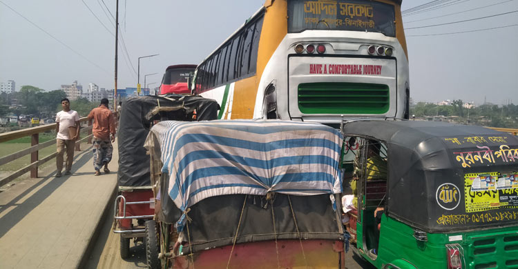 টোল আদায় বন্ধ হলেও কমেনি ভাড়া