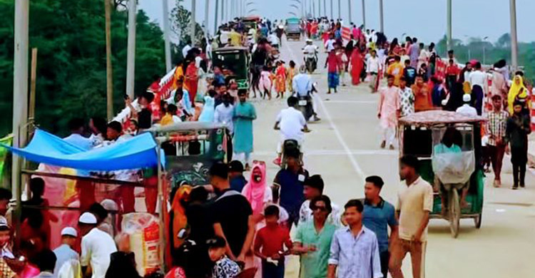 শহীদ ফারহান ফাইয়াজ সেতুতে বিনোদন প্রেমীদের ভিড়