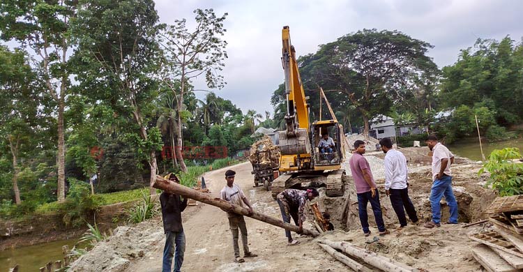নদী-খাল-বিল নেই, তবুও হচ্ছে ১২ কোটি টাকার সেতু